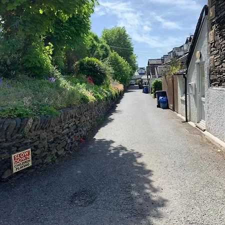 Lake View Family & Pet Friendly Home - Central Bowness *