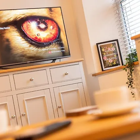 Lake View Family & Pet Friendly Home - Central Bowness Apartamento *