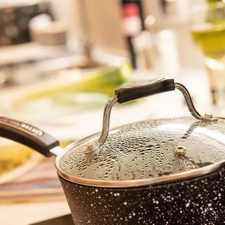 Lake View Family & Pet Friendly Home - Central Bowness Apartamento