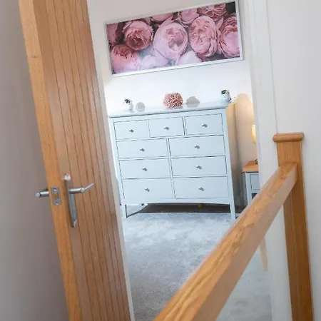 Lola's Loft With Views - - Pet Friendly *