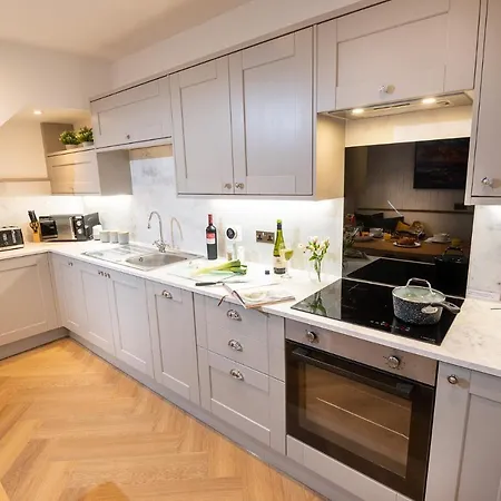 Lake View Family & Pet Friendly Home - Central Bowness * Bowness-on-Windermere