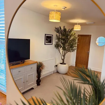 Lola's Loft With Views - - Pet Friendly דירה *